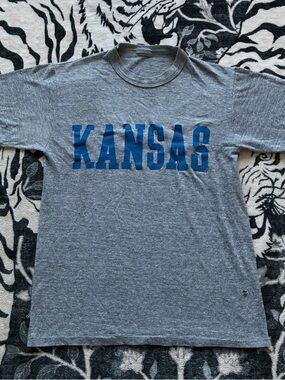 015 - VINTAGE 80s UNIVERSITY OF KANSAS KU JAYHAWKS T SHIRT
